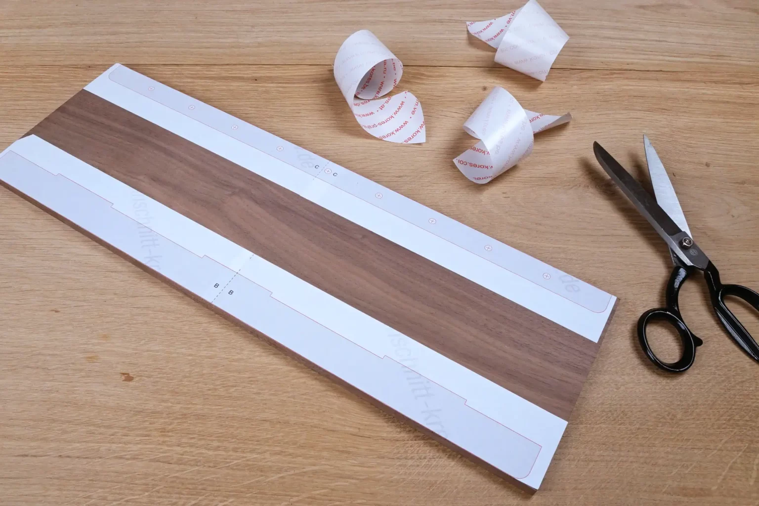 34-05-haeuserzeile-deko-laubsaege-dekupiersaege-vorlage-vorlagenpapier-an-kantete-aufkleben-massivholz