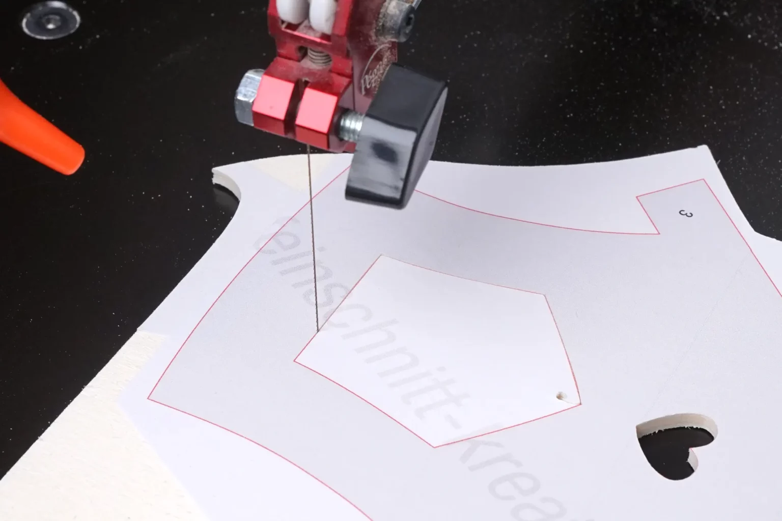 34-06-vogelperspektive-deko-laubsaege-dekupiersaege-vorlage-innenschnitte-saegen-vogelhaeuschen-sperrholz