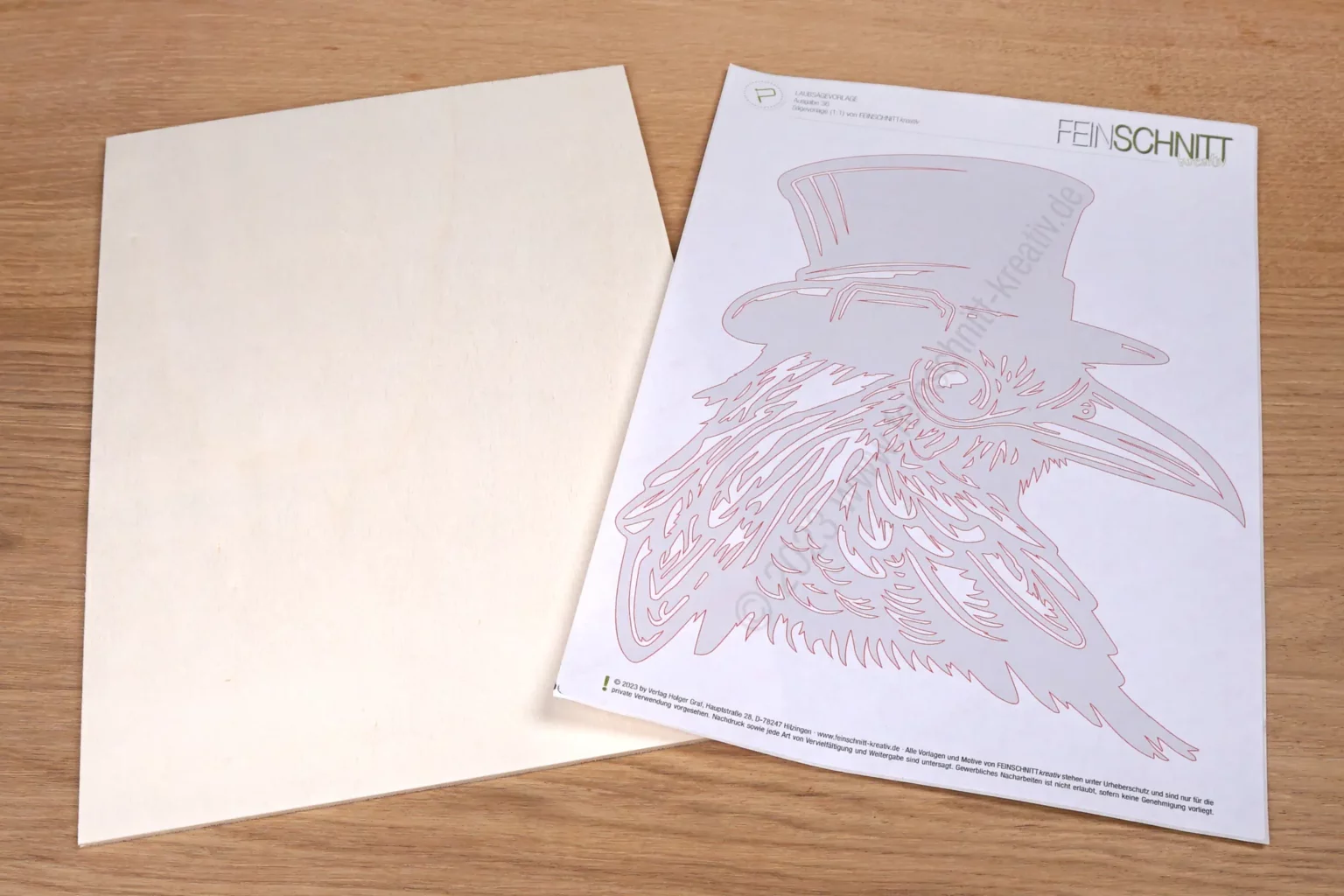 36-01-stattlicher-rabe-wandbild-laubsaege-dekupiersaege-vorlage-sperrholz-bereitlegen