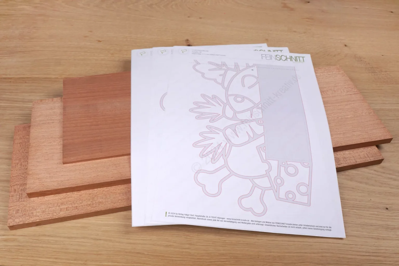 38-01-auf-messers-schneide-kueche-messerleiste-laubsaege-dekupiersaege-vorlage-ausdrucken-vorlagenpapier-selbstklebend-massivholz-vorbereiten