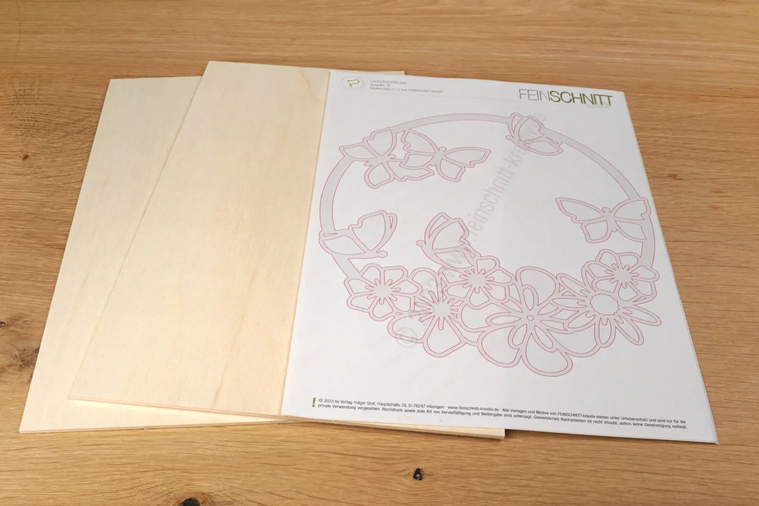 38-01-schmetterlingsflug-fruehling-deko-laubsaege-dekupiersaege-vorlage-ausdrucken-vorlagenpapier-selbstkelbend-sperrholz-bereitleg