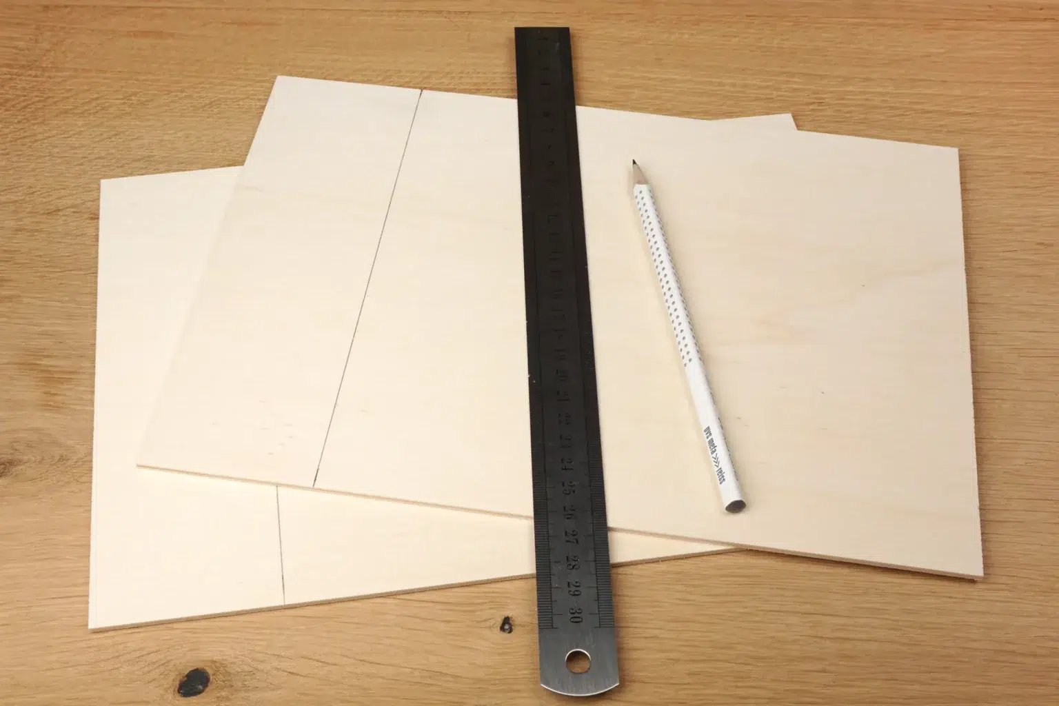 38-02-schmetterlingsflug-fruehling-deko-laubsaege-dekupiersaege-vorlage-sperrholzplatten-210x210mm-abmessen-anzeichnen