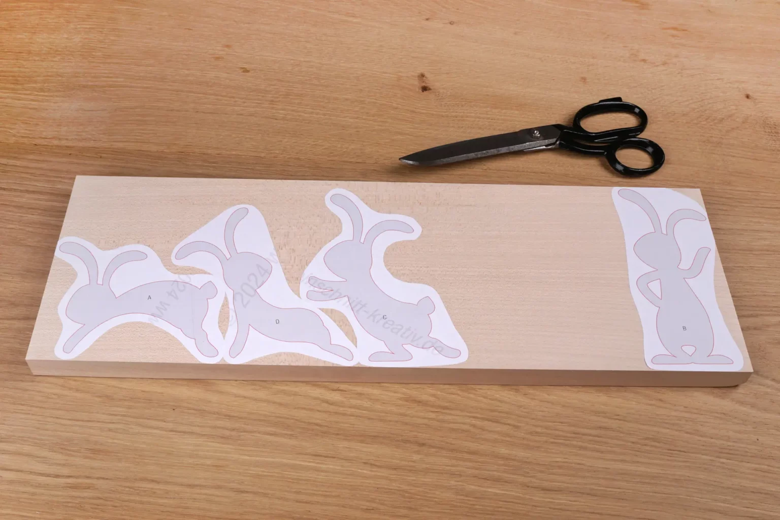 38-03-chilllende-haeschen-osterdeko-laubsaege-dekupiersaege-vorlage-vorlagenpapier-zuschneiden-aufkleben-haeschen