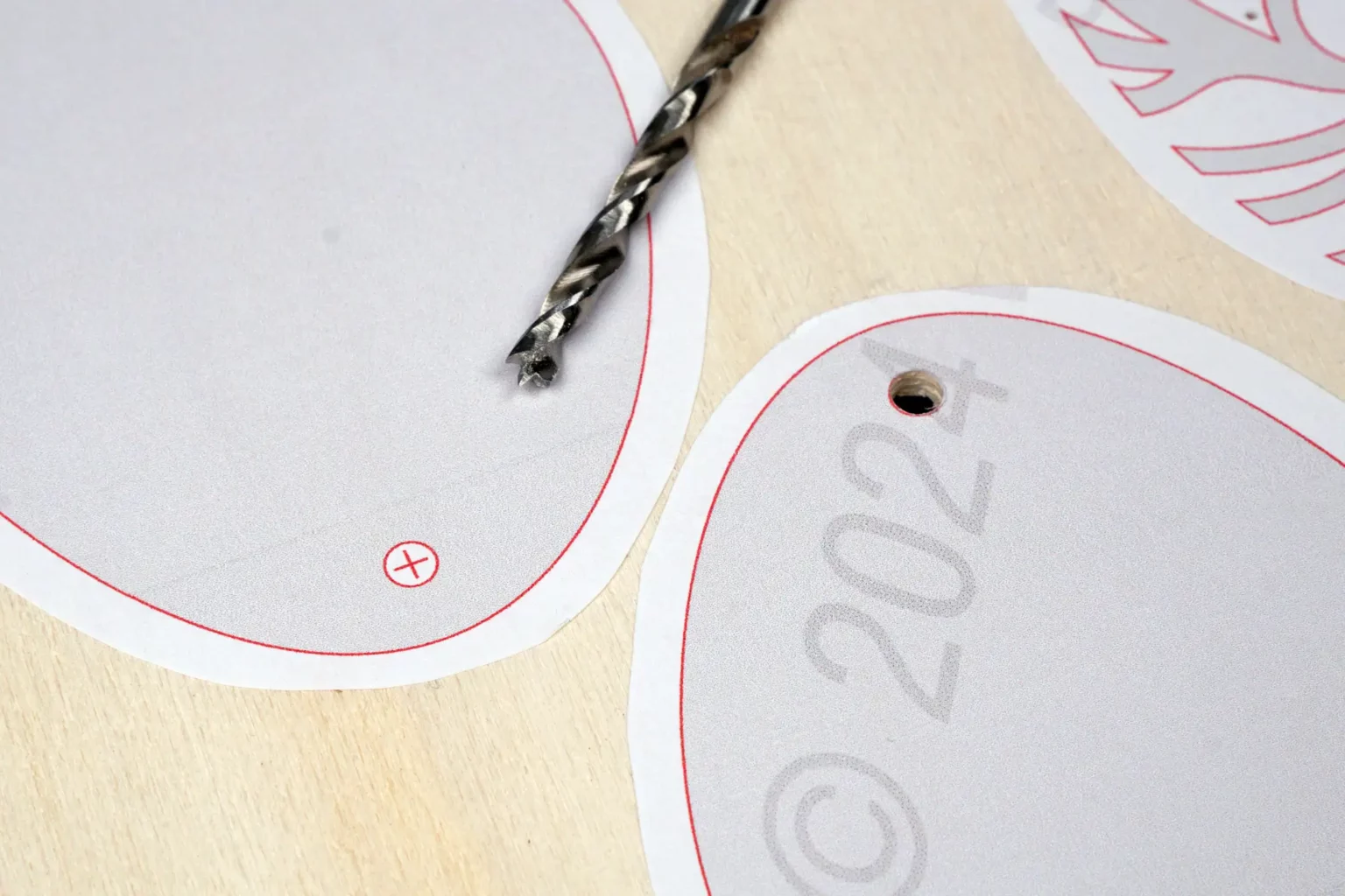 38-03-osteranhaenger-im-jugendstil-deko-laubsaege-dekupiersaege-vorlage-loecher-aufhaenger-bohren