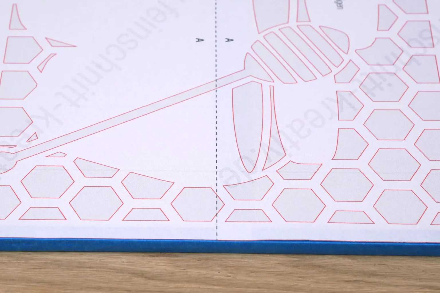 38-04b-milk-an-honey-wandbild-deko-laubsaege-dekupiersaege-vorlage-ansetzen-zusammenfuegen-gestrichelte-linie