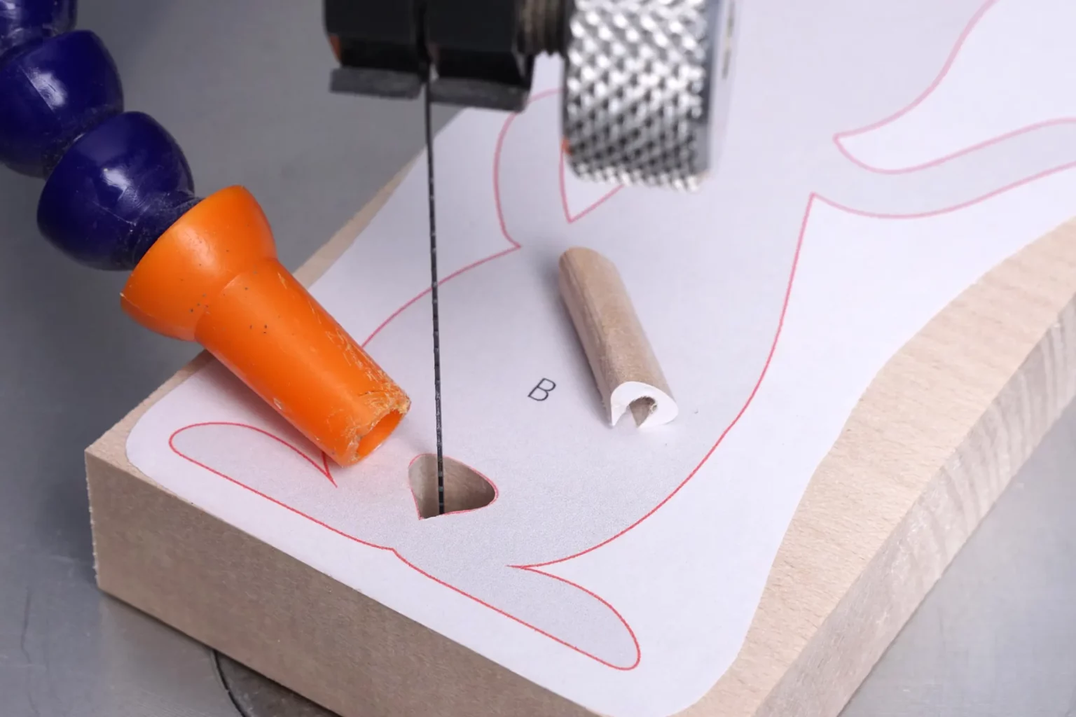 38-05-chilllende-haeschen-osterdeko-laubsaege-dekupiersaege-vorlage-haeschen-innenschnitte-saegen