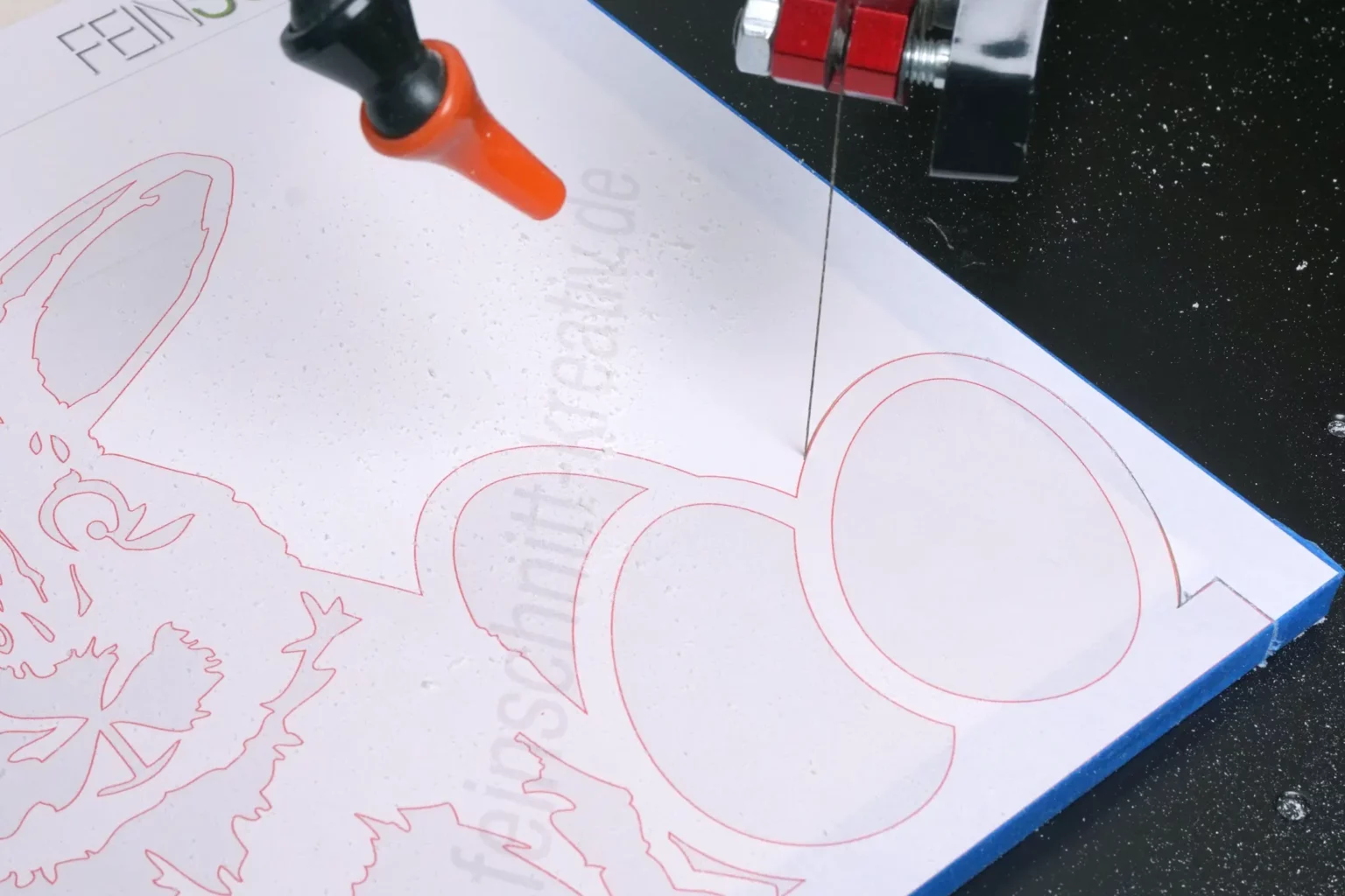 38-06-hasiger-ostergruss-aufsteller-laubsaege-dekupiersaege-vorlage-motiv-stapel-aussenkontur-saegen