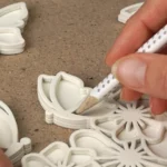 38-13-schmetterlingsflug-fruehling-deko-laubsaege-dekupiersaege-vorlage-kontur-auf-hintergrundplatte-uebertragen