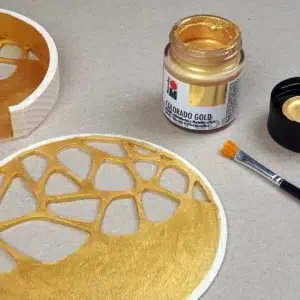 marabu-colorado-gold-metallic-effektfarbe-anwendung-metallic-gold-dekoleuchte-innen-beide