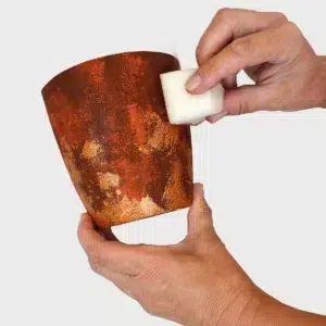 viva-rusty-patina-anwendung-oxid-blumentopf-schwamm