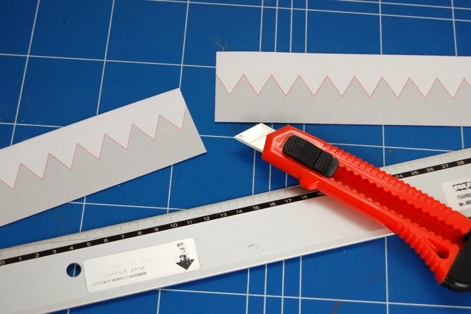 21-01-adventsallee-laubsaege-dekupiersaege-vorlage-drucken-vorlagenpapier-selbstklebend-zuschneiden