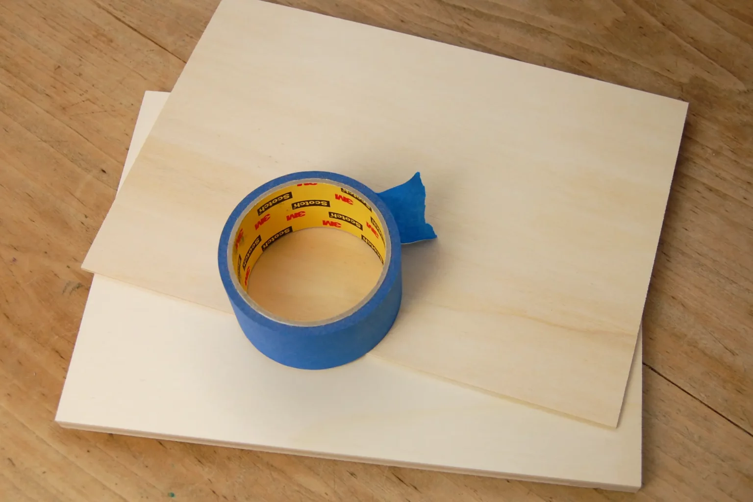 21-01a-weihnachtsspatzen-deko-laubsaege-dekupiersaege-vorlage-sperrholzplatten-blue-tape