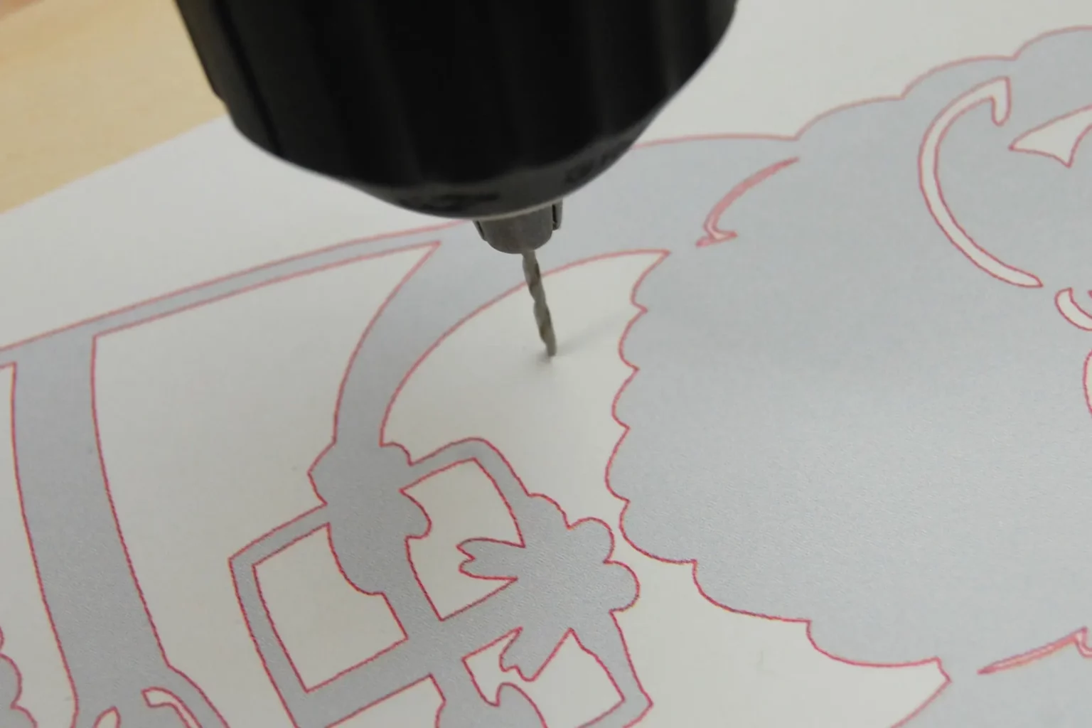 21-02-mr-and-mrs-santa-deko-wandbild-laubsaege-dekupiersaege-vorlage-saegeblattdurchfuehrungen-bohren