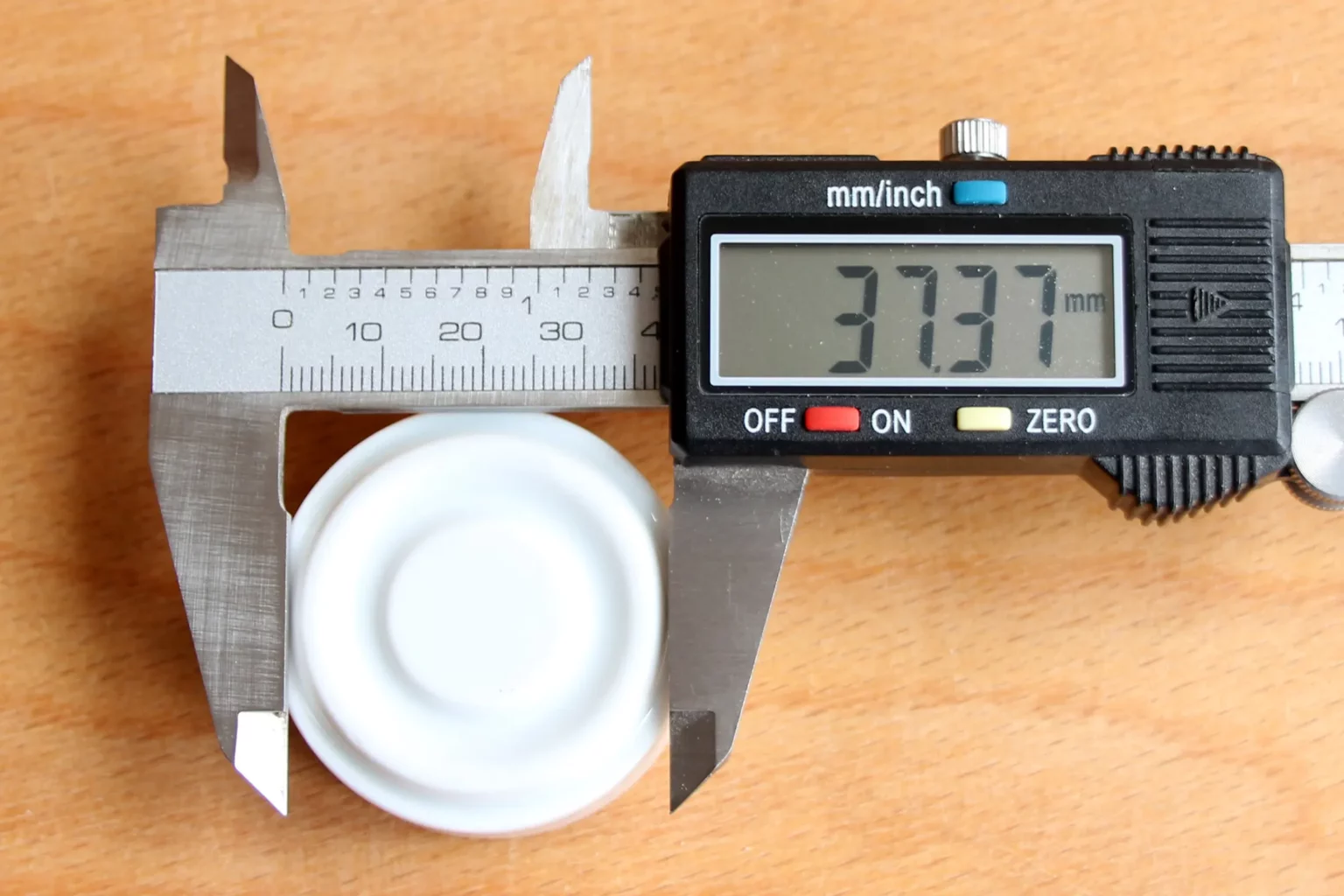 21-02a-skandinavisch-schlicht-weihnachtsbaum-laubsaege-dekupiersaege-vorlage-durchmesser-teelich-teelichtglas-messen