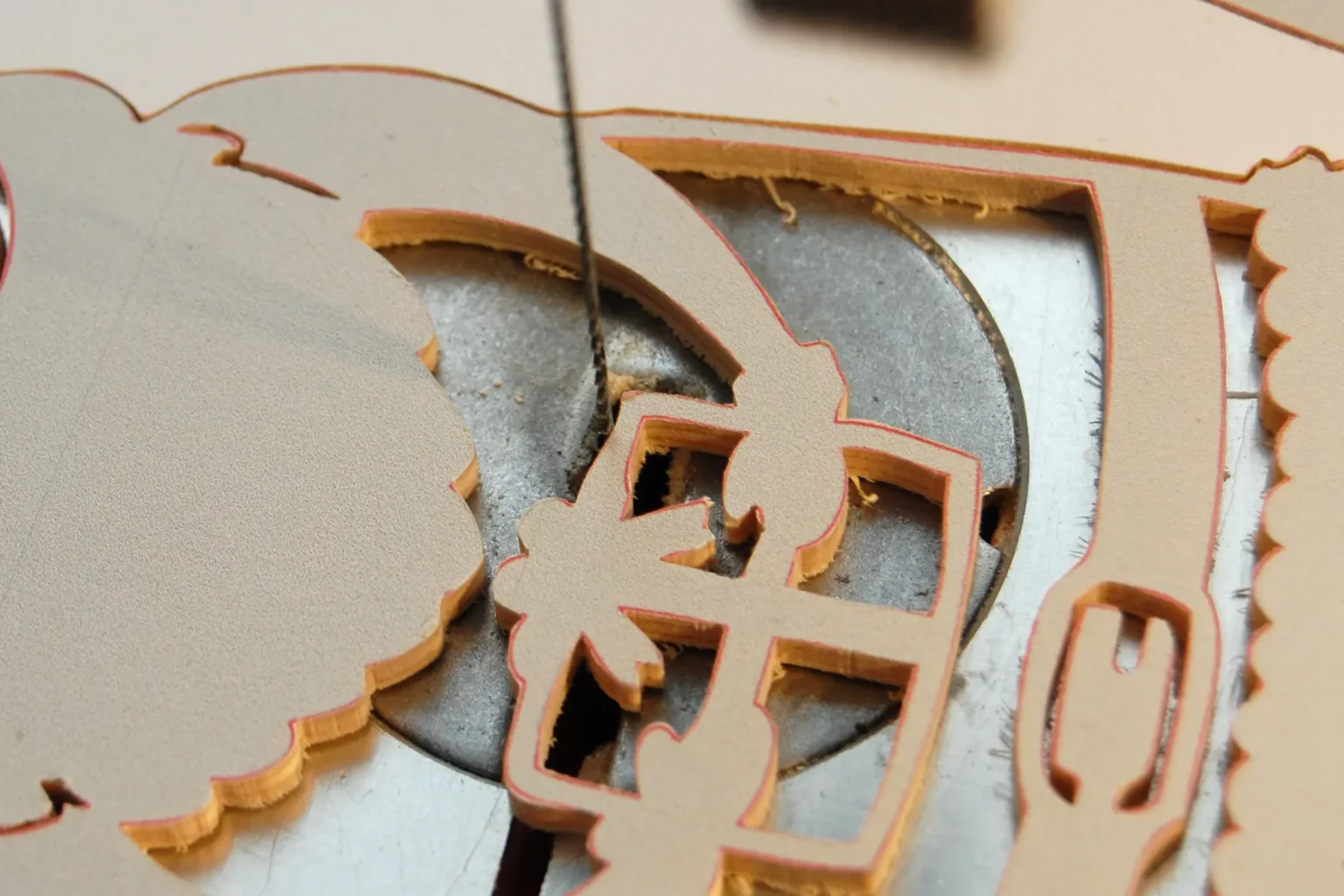 21-03-mr-and-mrs-santa-deko-wandbild-laubsaege-dekupiersaege-vorlage-innenschnitte-saegen