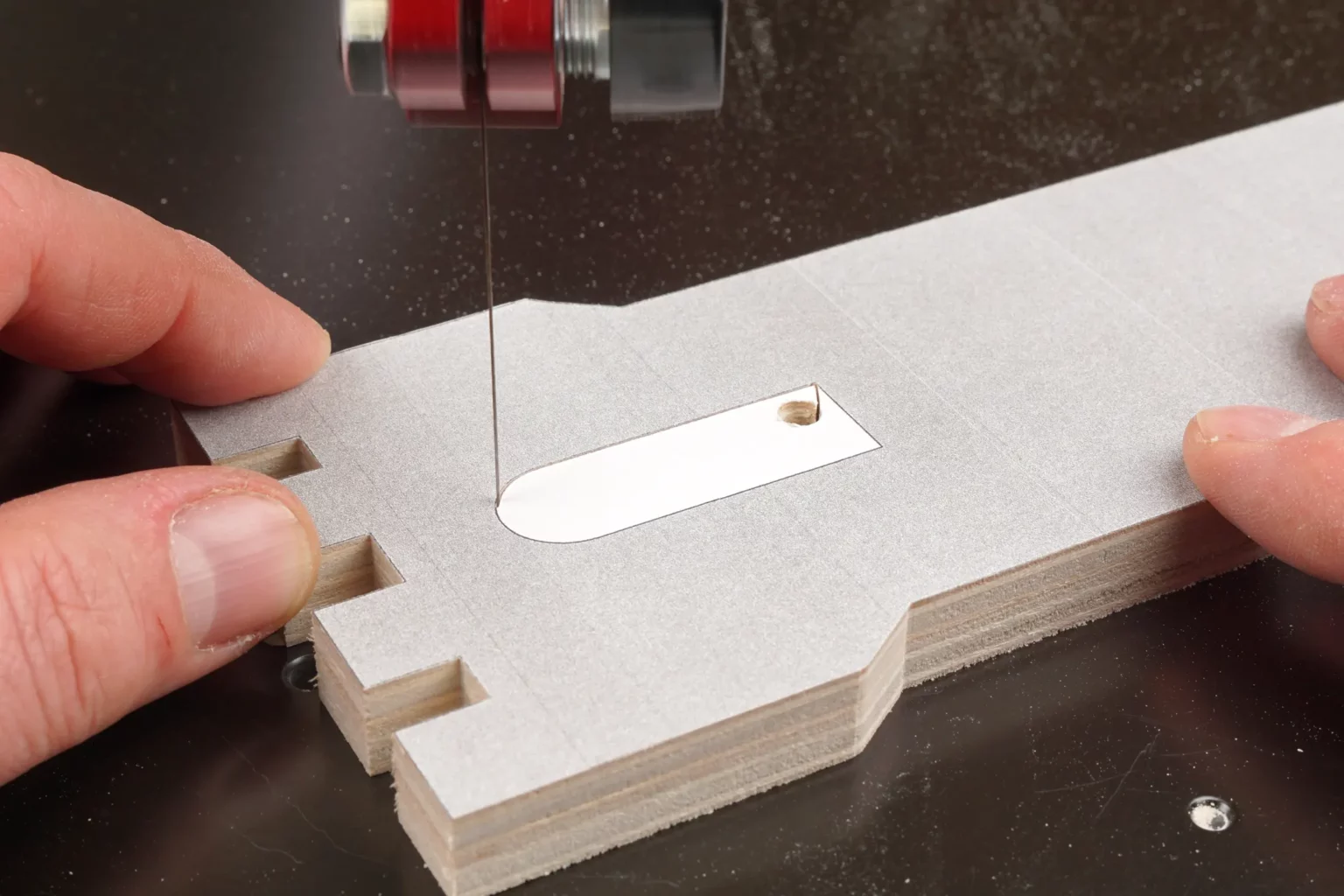 21-03-schloss-drachenstein-spielzeug-laubsaege-dekupiersaege-vorlage-turmfenster-innnenschnitt-saegen