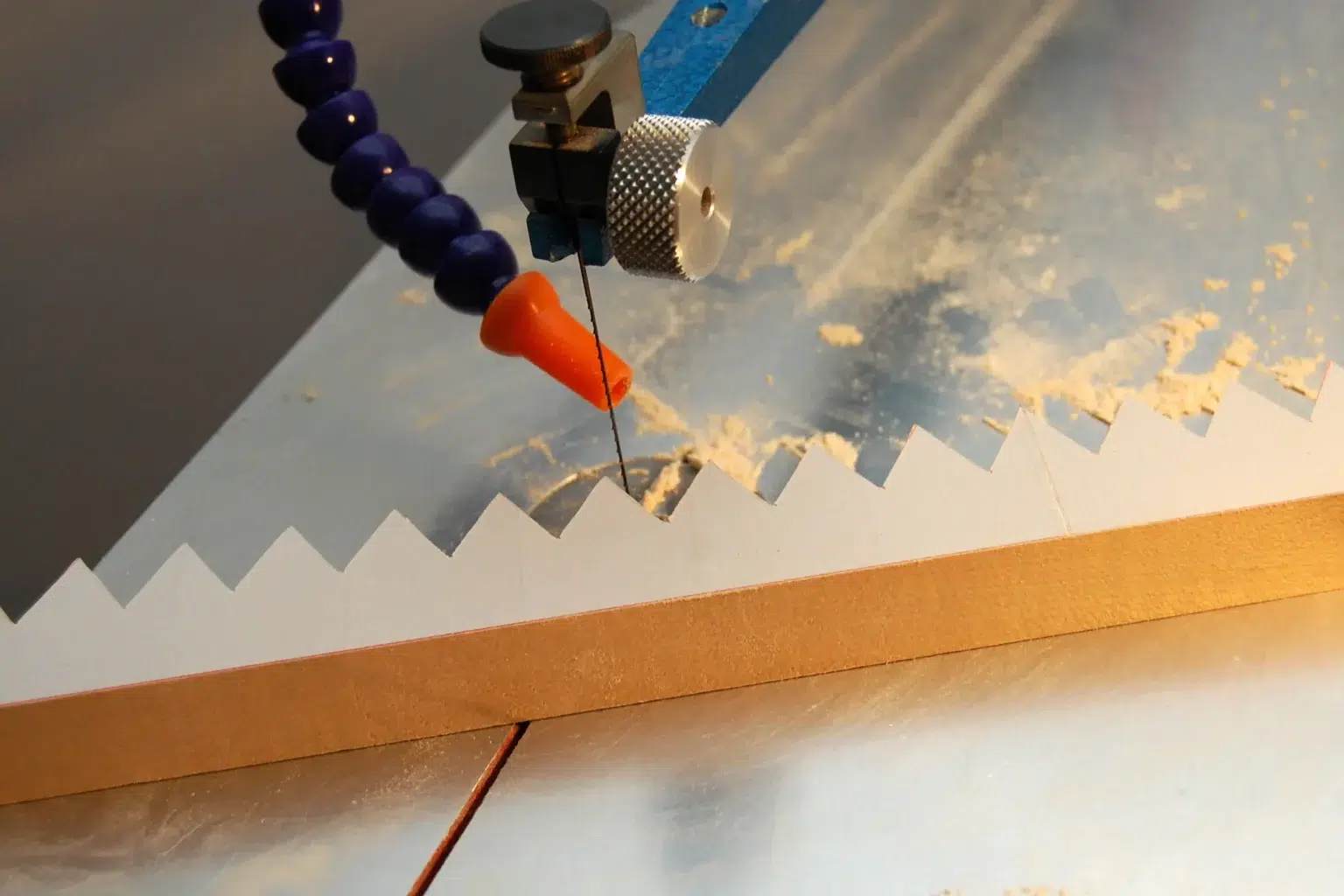 21-03b-adventsallee-laubsaege-dekupiersaege-vorlage-zacken-aussaegen