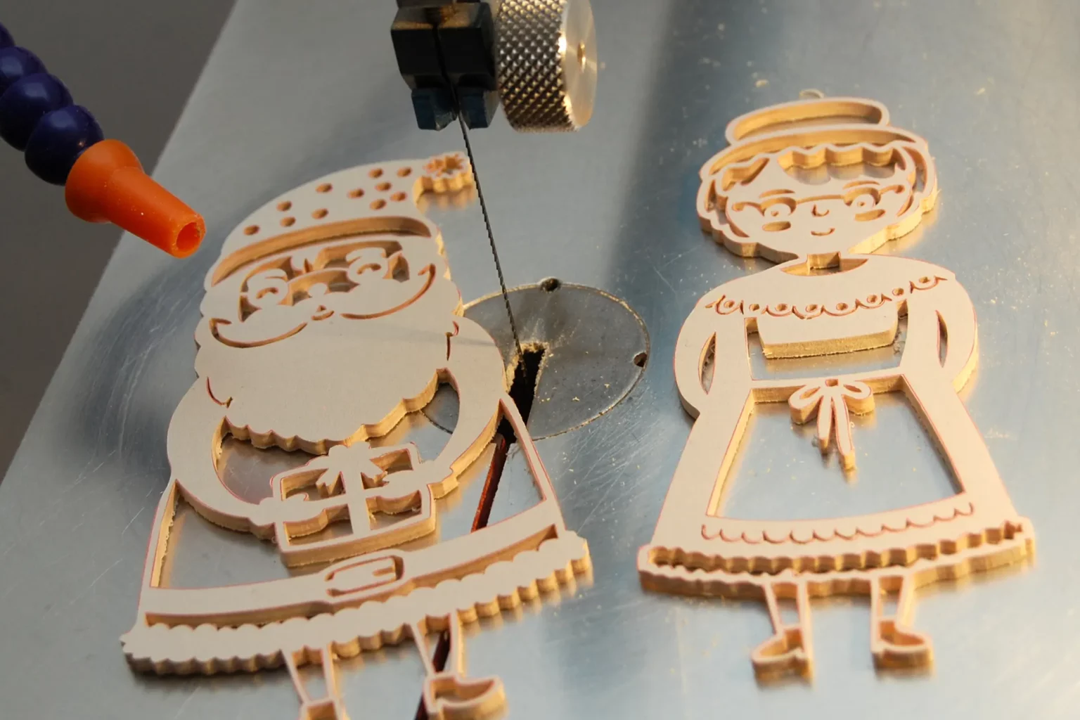 21-04-mr-and-mrs-santa-deko-wandbild-laubsaege-dekupiersaege-vorlage-aussenkontur-saegen
