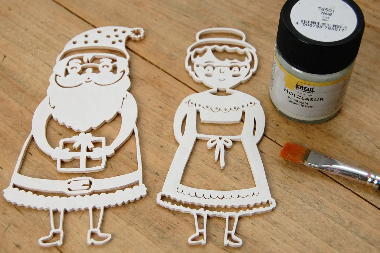21-06-mr-and-mrs-santa-deko-wandbild-laubsaege-dekupiersaege-vorlage-bemalen-holzlasur-weiss