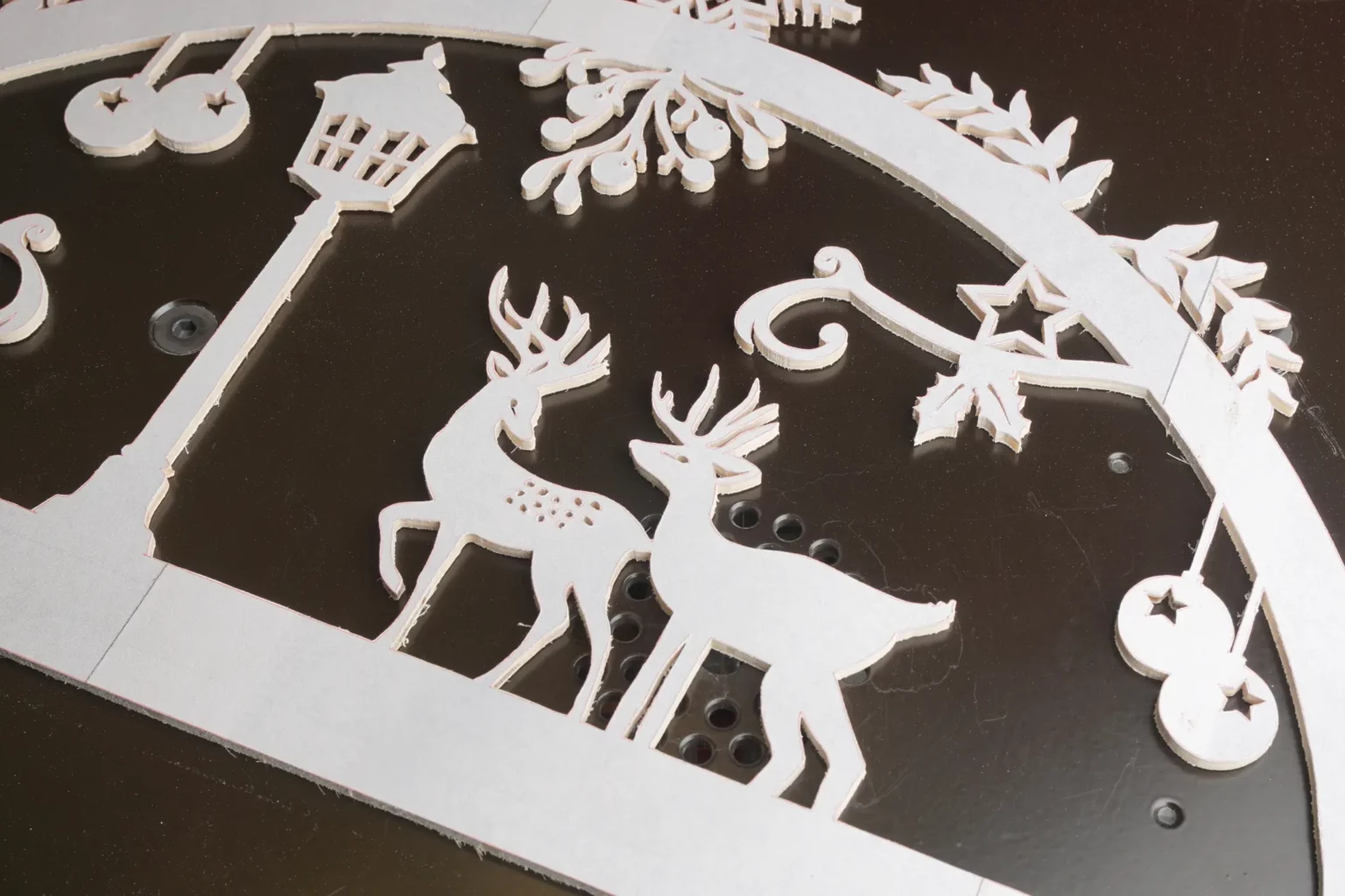 21-06-rehgefluester-schwibbogen-laubsaege-dekupiersaege-vorlage-aussenkontur-saegen