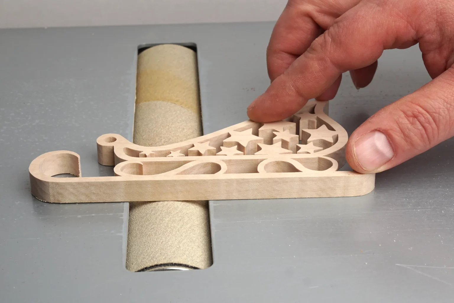 21-06-schlittenfahrt-deko-weihnachten-laubsaege-dekupiersaege-vorlage-seitenteile-verputzen-schleifen-tischwalzenschleifmaschine