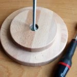 21-11b-skandinavisch-schlicht-weihnachtsbaum-laubaege-dekupiersaege-vorlage-zusammengebauter-halter