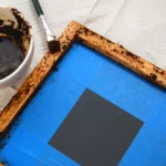 21-14-mr-and-mrs-santa-deko-wandbild-laubsaege-dekupiersaege-vorlage-rahmen-mit-nassem-kaffeepulver-bestreichen