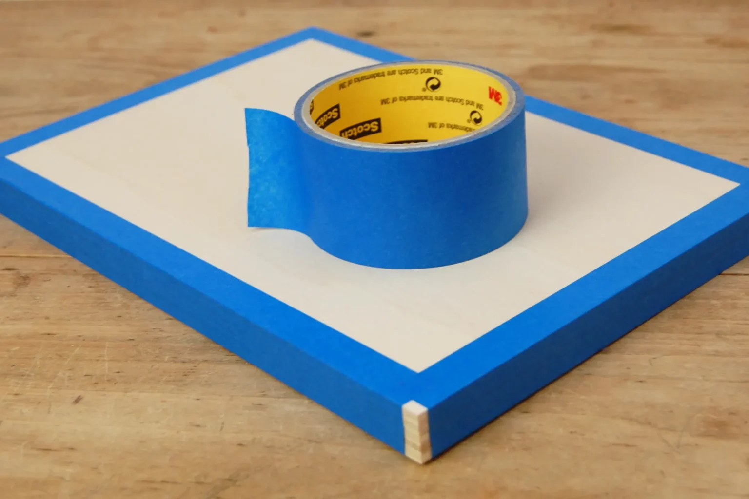 22-01b-hasenversteck-ostern-laubsaege-dekupiersaege-vorlage-sperrholzplatten-blue-tape-stapel-fixieren