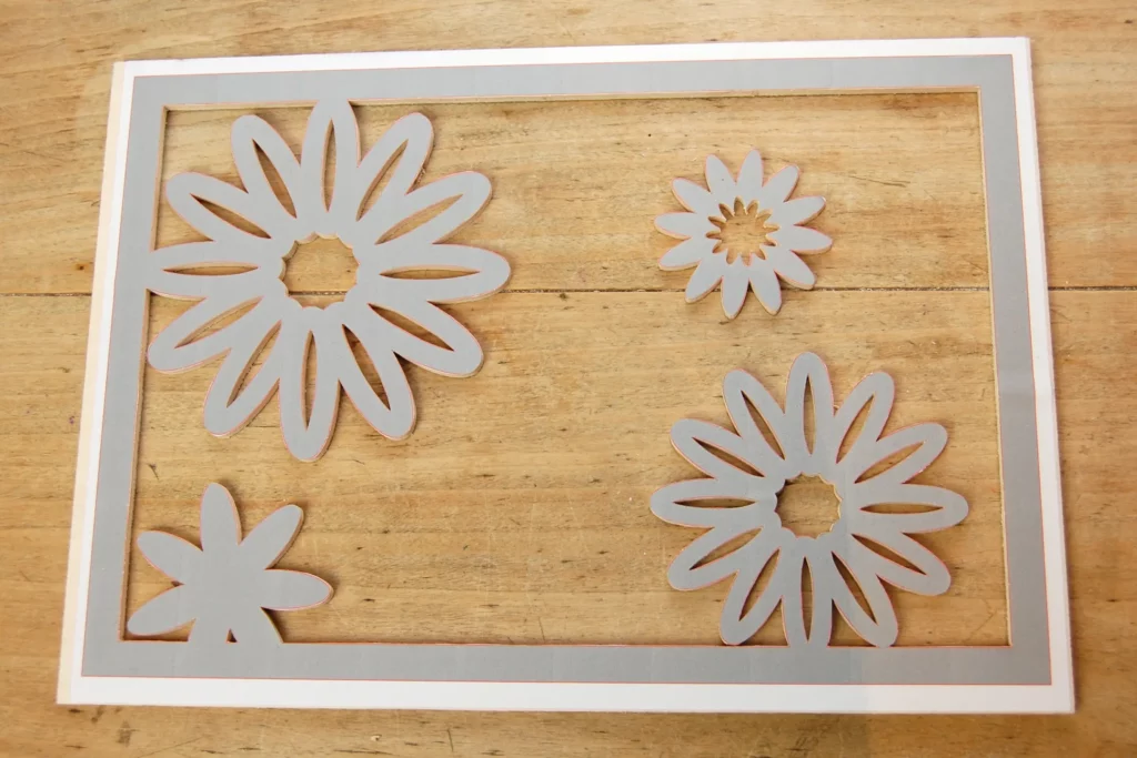 22-01d-bluetenzauber-deko-wandbild-laubsaege-dekupiersaege-vorlage-ausdrucken-aufkleben-saegeblattdurchfuehrungen-innenschnitte-saegen