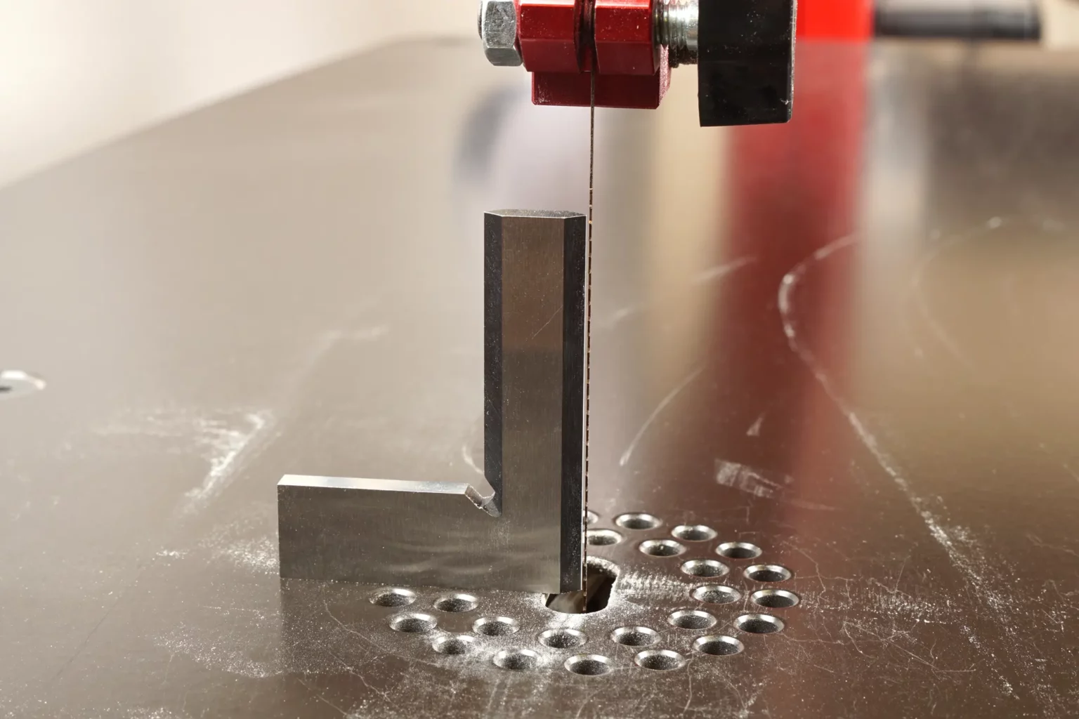 22-03-schach-und-matt-spiel-laubsaege-dekupiersaege-vorlage-saegetisch-saegeblatt-justieren-rechter-winkel