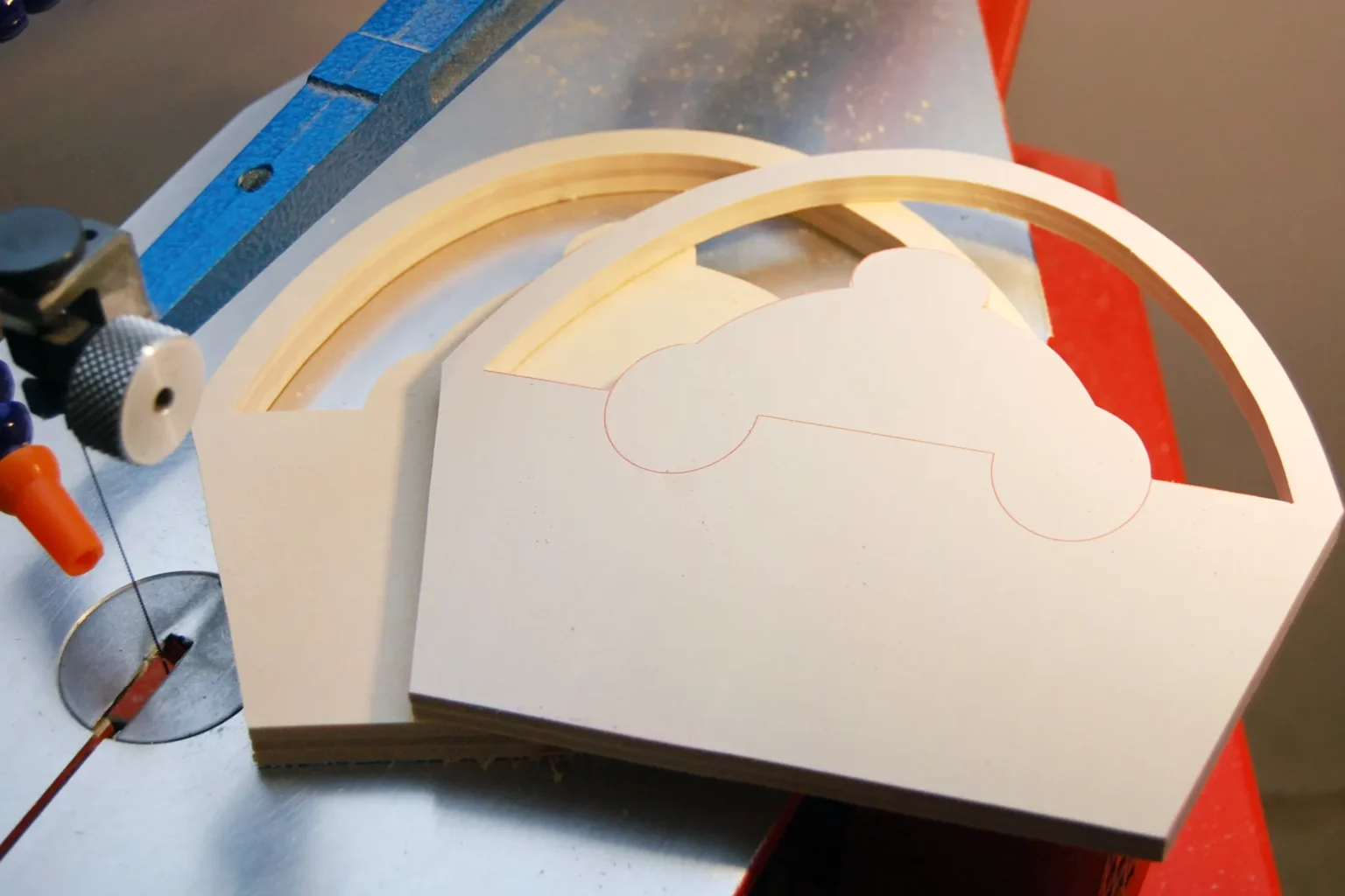 22-05-hasenversteck-ostern-laubsaege-dekupiersaege-vorlage-aussenkontur-saegen