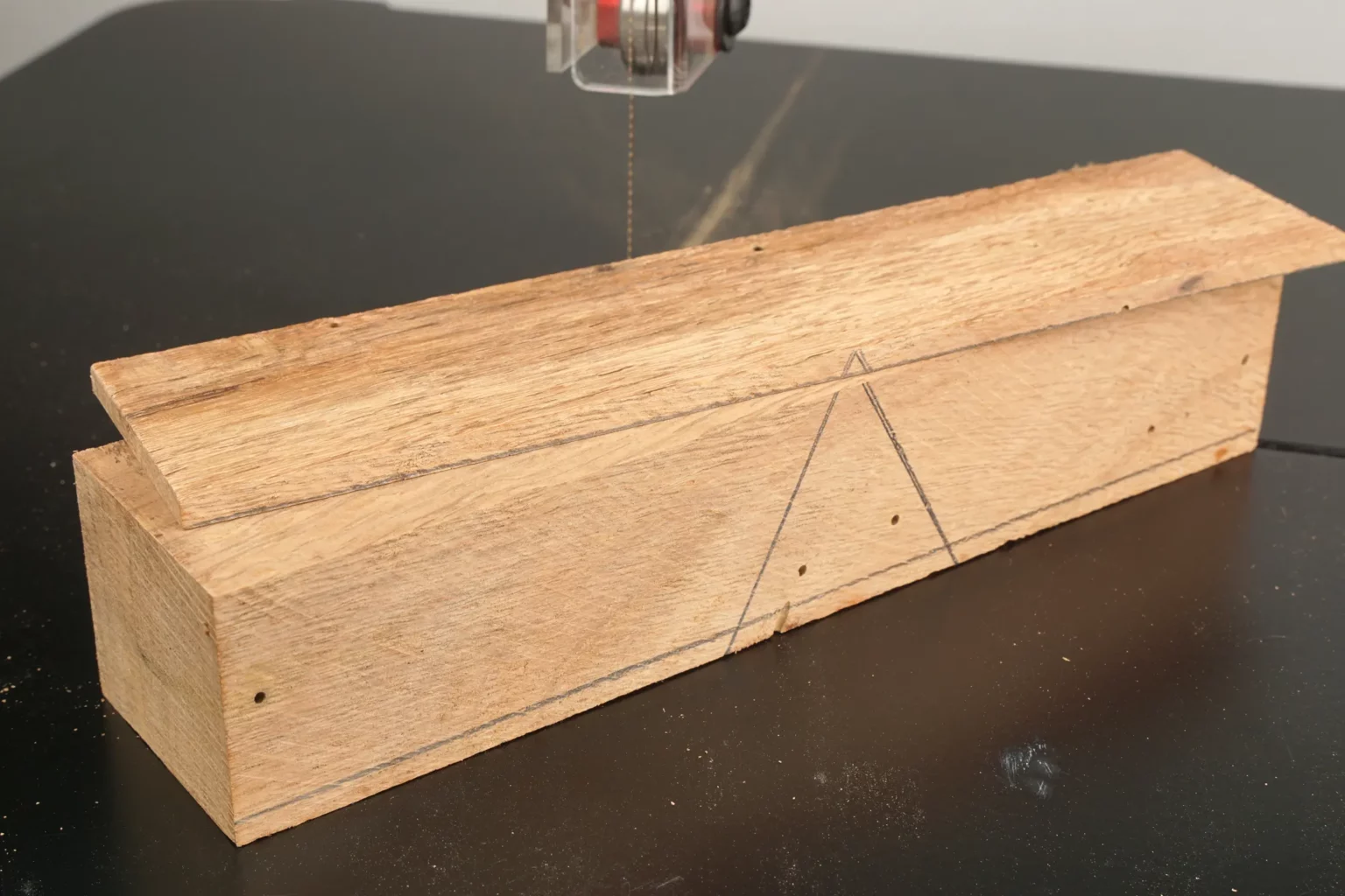 22-06-rustikale-bandsaegedose-deko-feinschnitt-bandsaege-vorlage-deckel-markierung