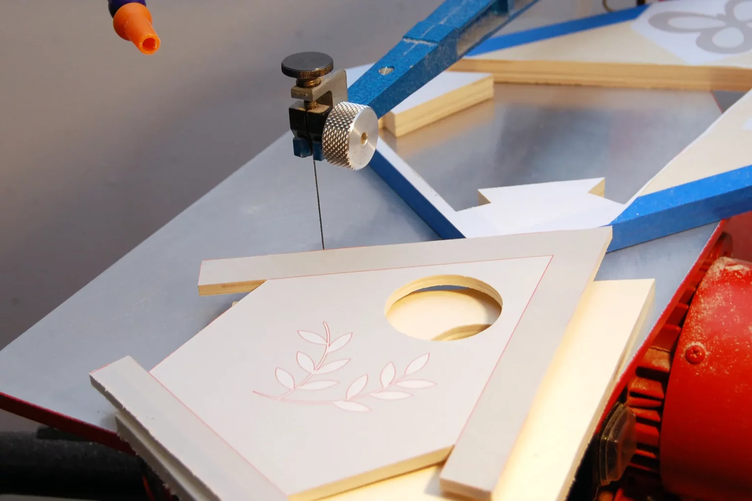 22-06-villa-kunterbunt-deko-garten-laubsaege-dekupiersaege-vorlage-aussenkontur-haueschen-saegen