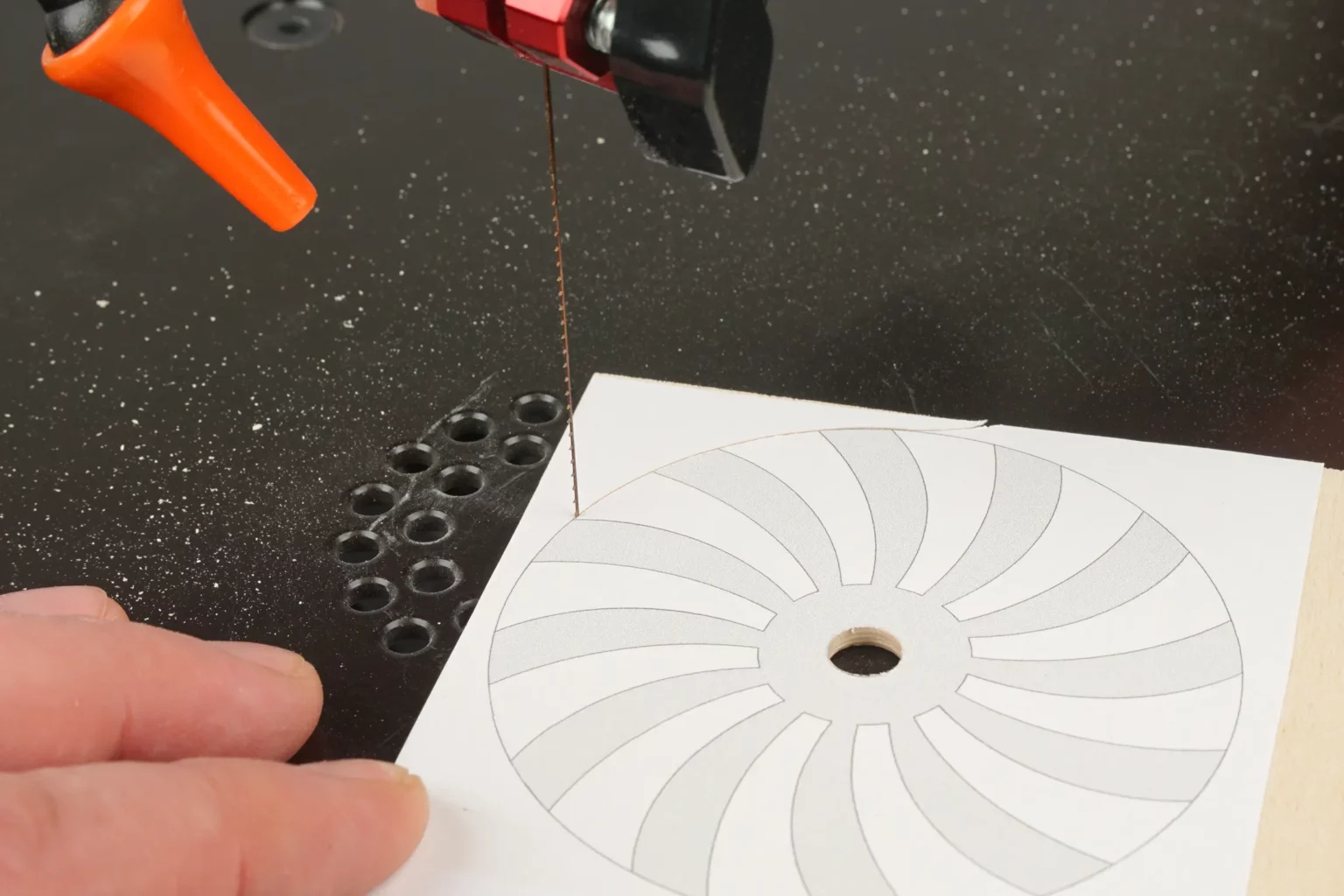 23-03-kreisel-dreh-dich-spielzeug-laubsaege-dekupiersaege-vorlage-aussenkontur-saegen