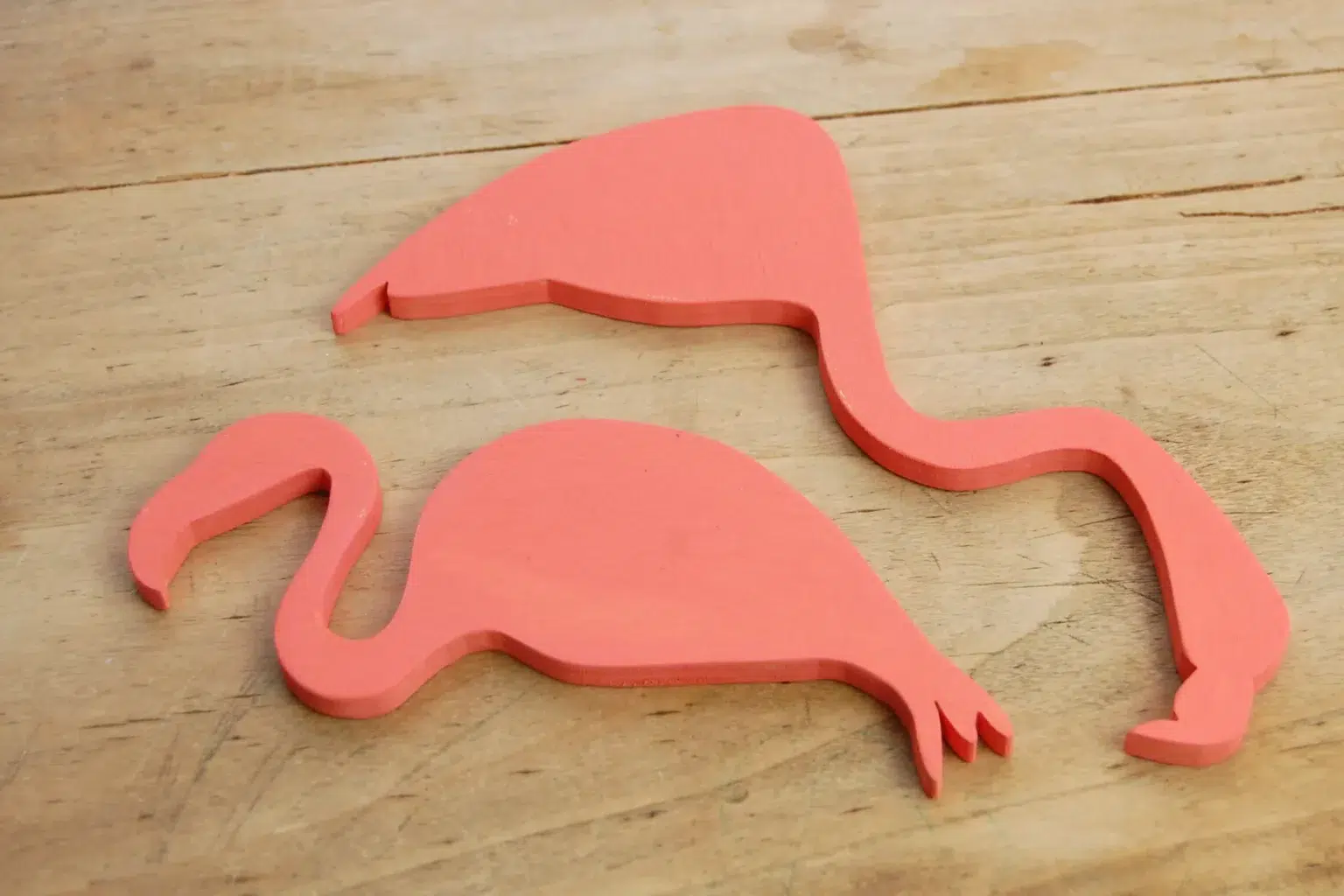 23-03b-flamingo-sommer-deko-laubsaege-dekupiersaege-vorlage-flamingos-bemalen-grundanstrich