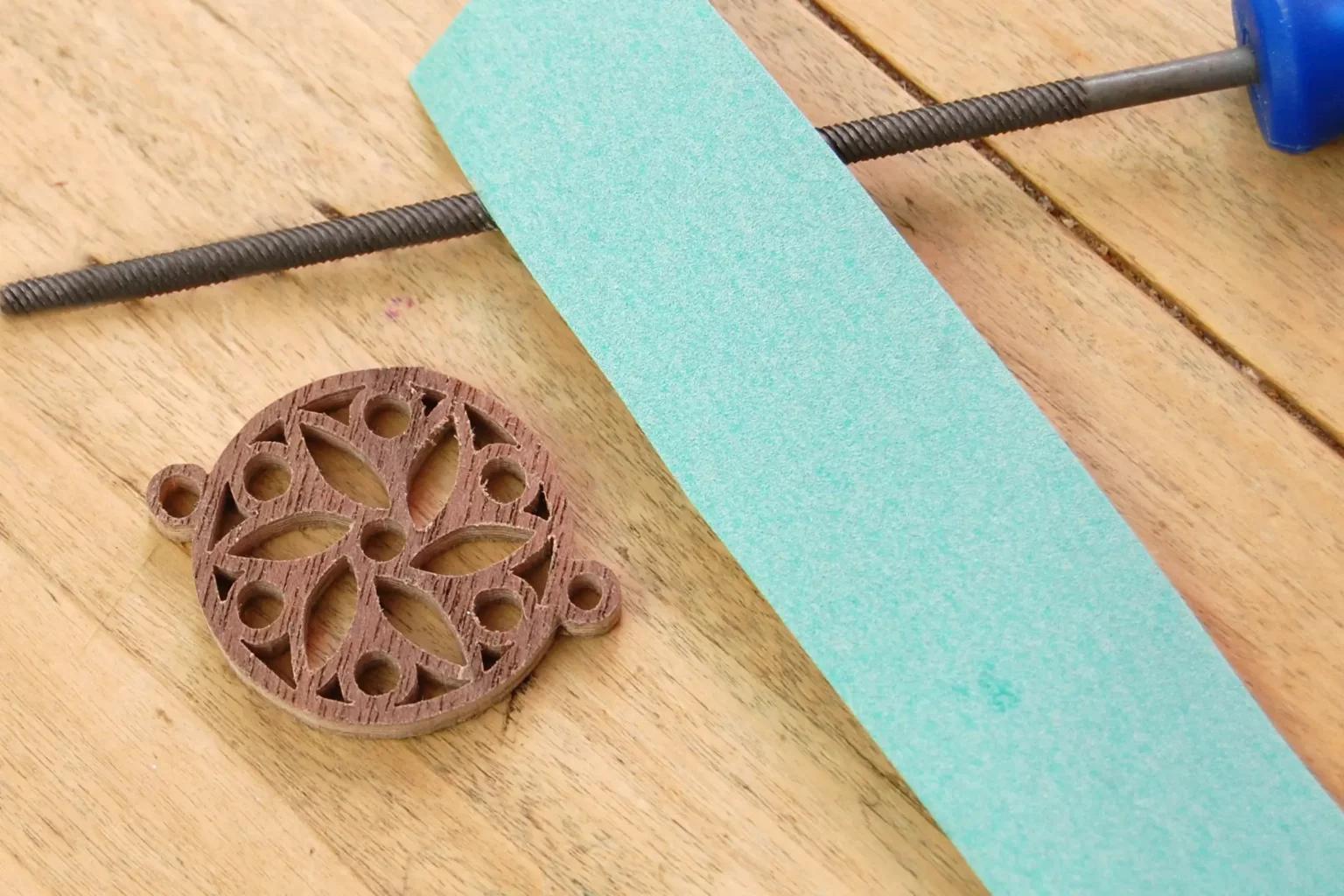 23-04-boho-chic-schmuck-laubsaege-dekupiersaege-vorlage-schleifen-verputzen