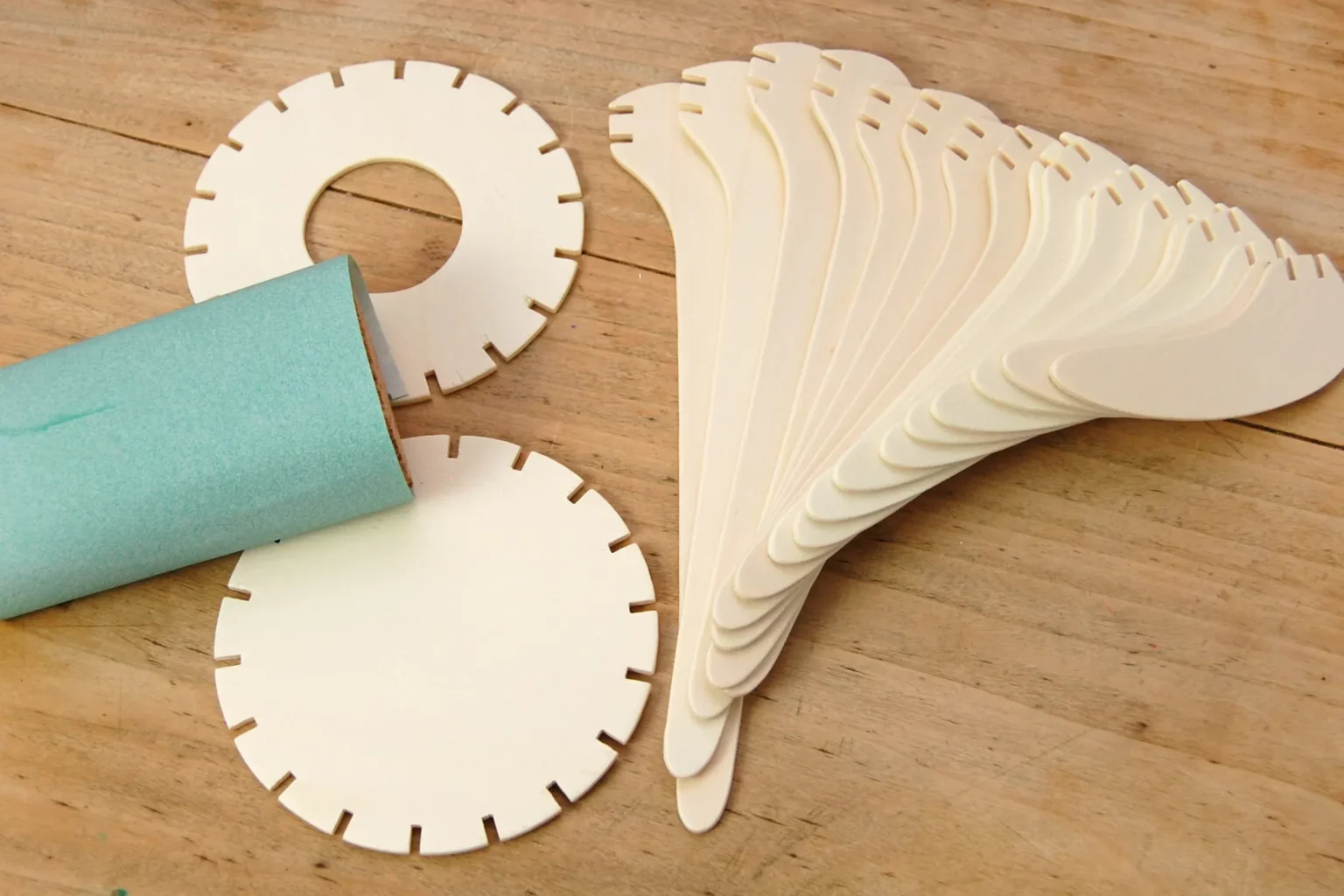 23-04-lichterkelch-deko-laubsaege-dekupiersaege-vorlage-teile-verputzen-schleifen-schleifpapier