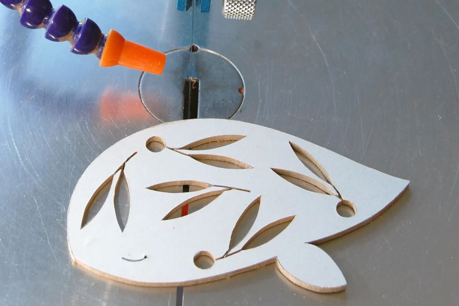 23-04-wale-in-sicht-deko-laubsaege-dekupiersaege-vorlage-innenschnitte-saegen-motivschicht-edelsperrholz