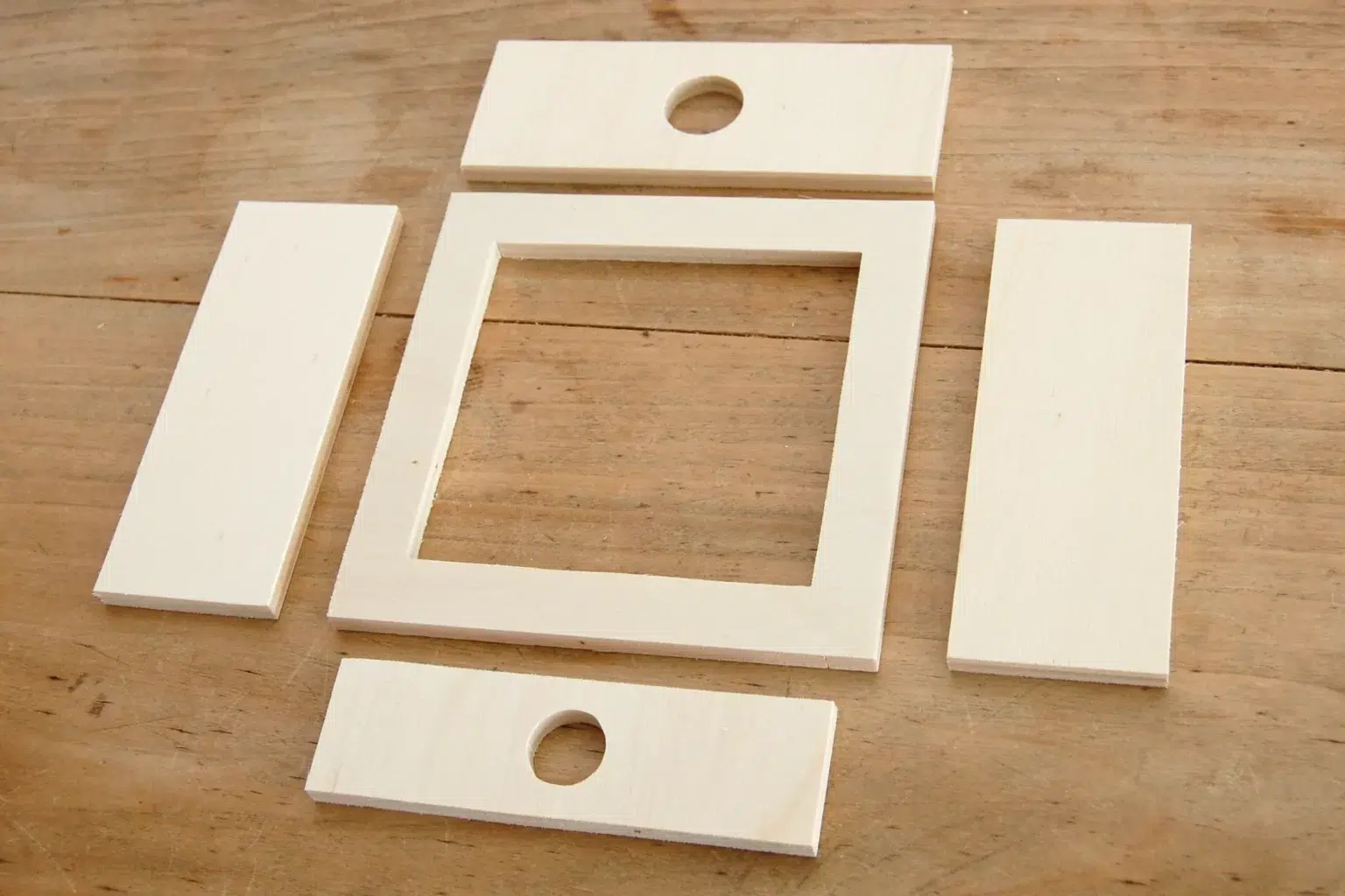 23-04a-black-and-white-vase-deko-laubsaege-dekupiersaege-vorlage-seitenteile-boden-deckel-rahmen-saegen