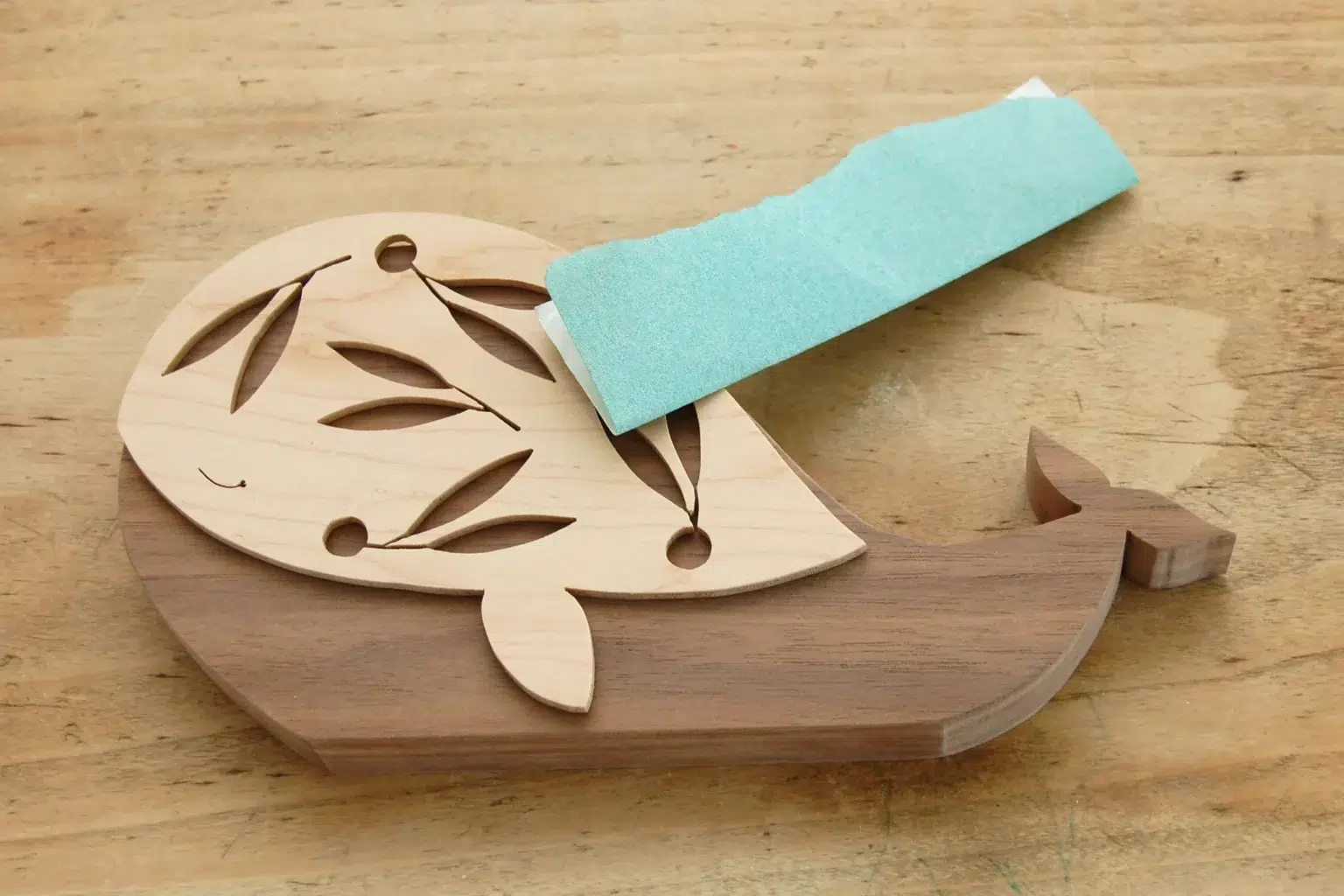 23-05-wale-in-sicht-deko-laubsaege-dekupiersaege-vorlage-schleifen-verputzen-schleifpapier