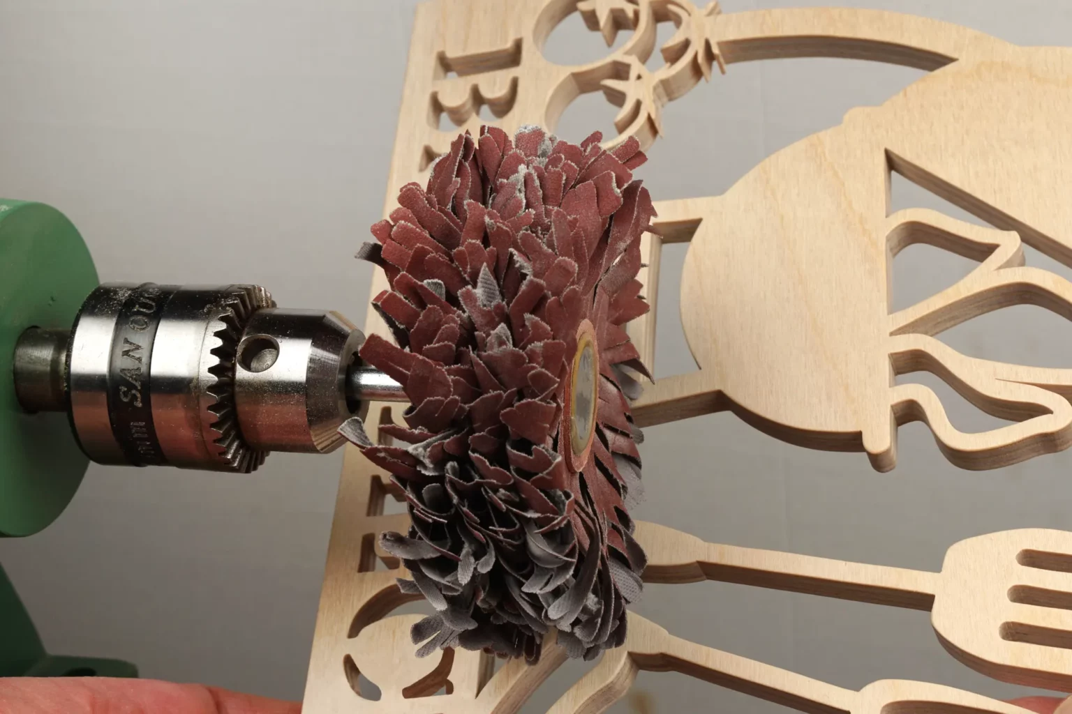 23-06-barbecue-deko-laubsaege-dekupiersaege-vorlage-verputzen-schleifen-schleifstern