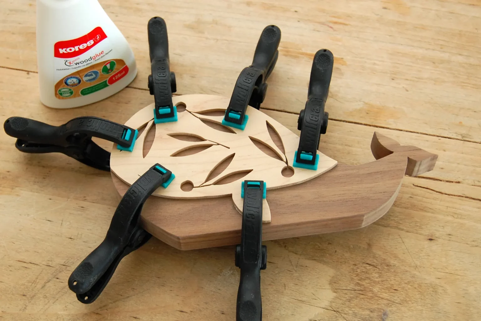 23-06-wale-in-sicht-deko-laubsaege-dekupiersaege-vorlage-verleimen-spannen-spannklemmen