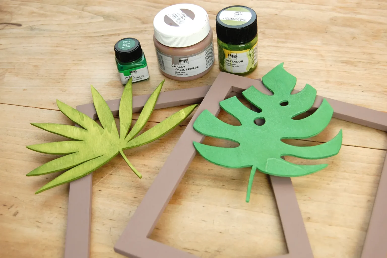 23-06a-tropenblaetter-deko-laubsaege-dekupiersaege-vorlage-teile-bemalen