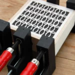 23-10a-black-and-white-vase-deko-laubsaege-dekupiersaege-vorlage-deckel-verleimen-spannen-schraubzwingen