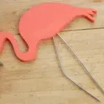 23-10b-flamingo-sommer-deko-laubsaege-dekupiersaege-vorlage-aludraht-einstecken-koerper-biegen