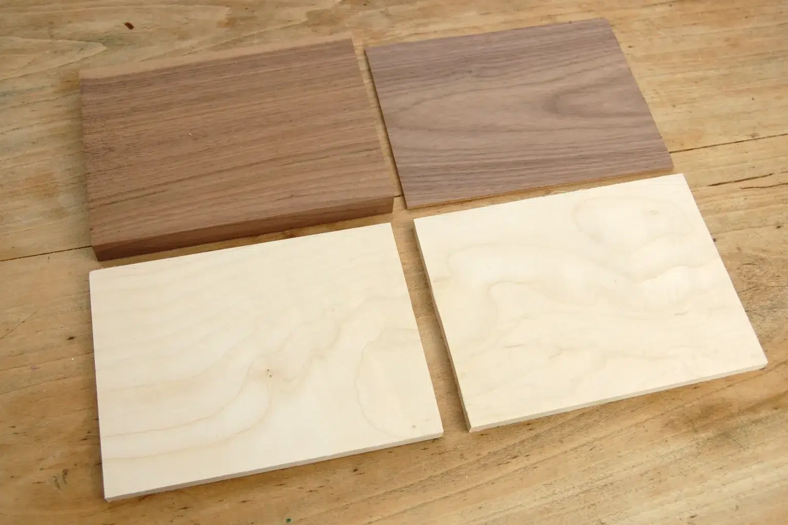 24-01-blumige-schmuckdose-deko-laubsaege-dekupiersaege-vorlage-zugeschnittenes-massivholz-bereitlegen