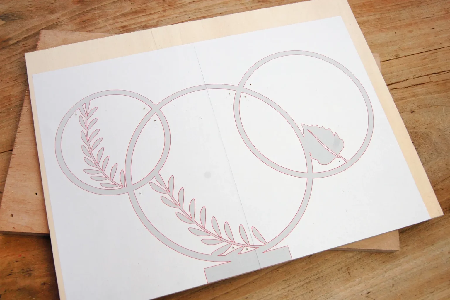 24-02-laubkranz-herbst-deko-laubsaege-dekupiersaege-vorlage-vorlagenpapier-aufkleben-ansetzen-anfuegen-gestrichelte-linie