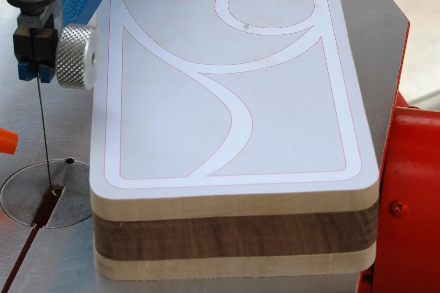 24-04-blumige-schmuckdose-deko-laubsaege-dekupiersaege-vorlage-aussenkontur-saegen