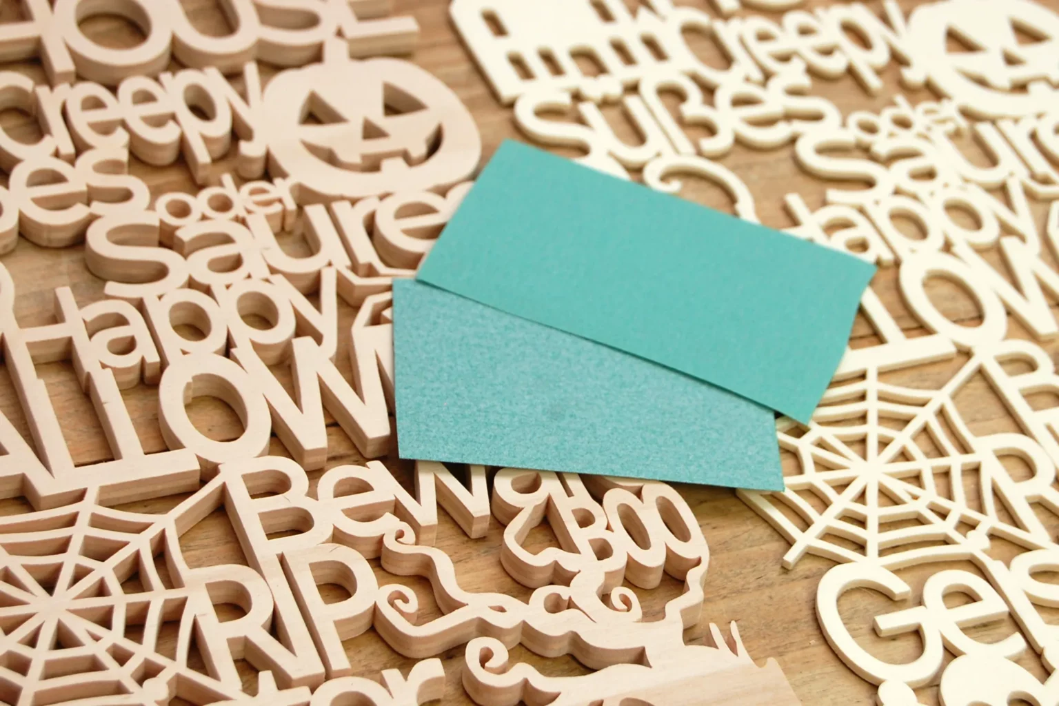 24-04-woerterspuk-halloween-deko-laubsaege-dekupiersaege-vorlage-schleifen-verputzen-schleifpapier