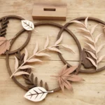 24-07-laubkranz-herbst-deko-laubsaege-dekupiersaege-vorlage-sockel-aussaegen-massivholz-zierelemente-platzieren